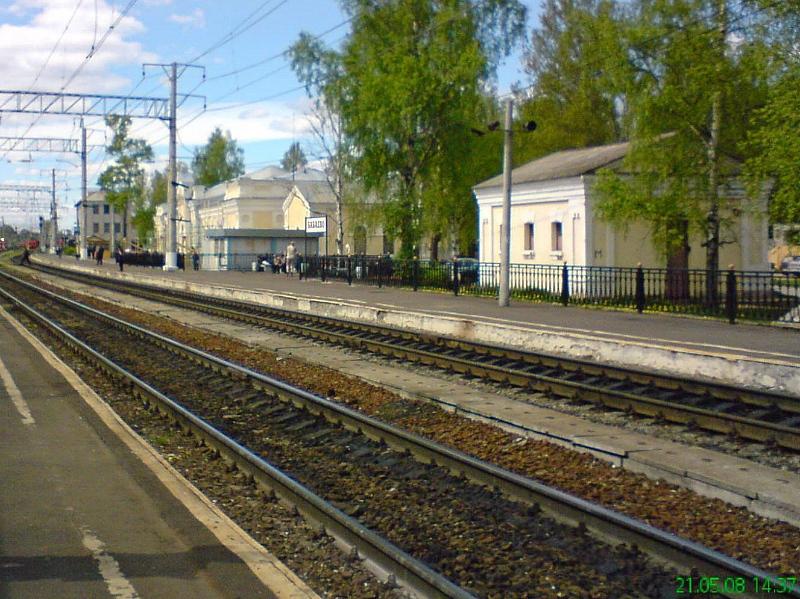 Вокзал бабаево. Вокзал Бабаево Вологодская область. ЖД станция Бабаево. Сиуч Вологодская область станция.