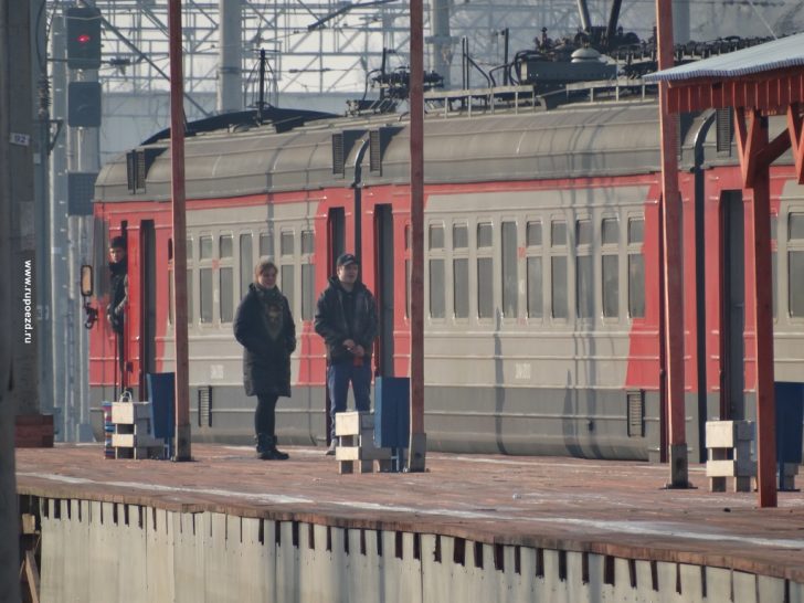 Электричка волховстрой санкт петербург. Электричка Кириши Будогощь. Московский вокзал Будогощь. Ласточка СПБ Волхов. Электричка Санкт-Петербург Будогощь.