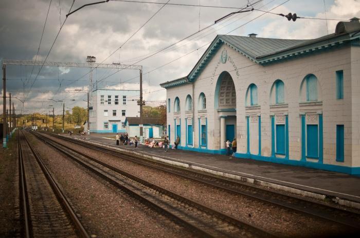 Калуга сухиничи. ЖД станция Сухиничи. Вокзал Сухиничи узловые. Железнодорожный вокзал Сухиничи. Железнодорожный вокзал Сухиничи узловые.