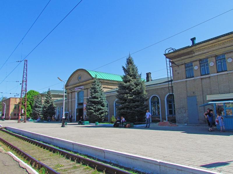 Артемовск фото. ЖД вокзал Артемовск 2. Бахмут ЖД вокзал. Артемовский ЖД вокзал. Ж.Д станция Бахмут.