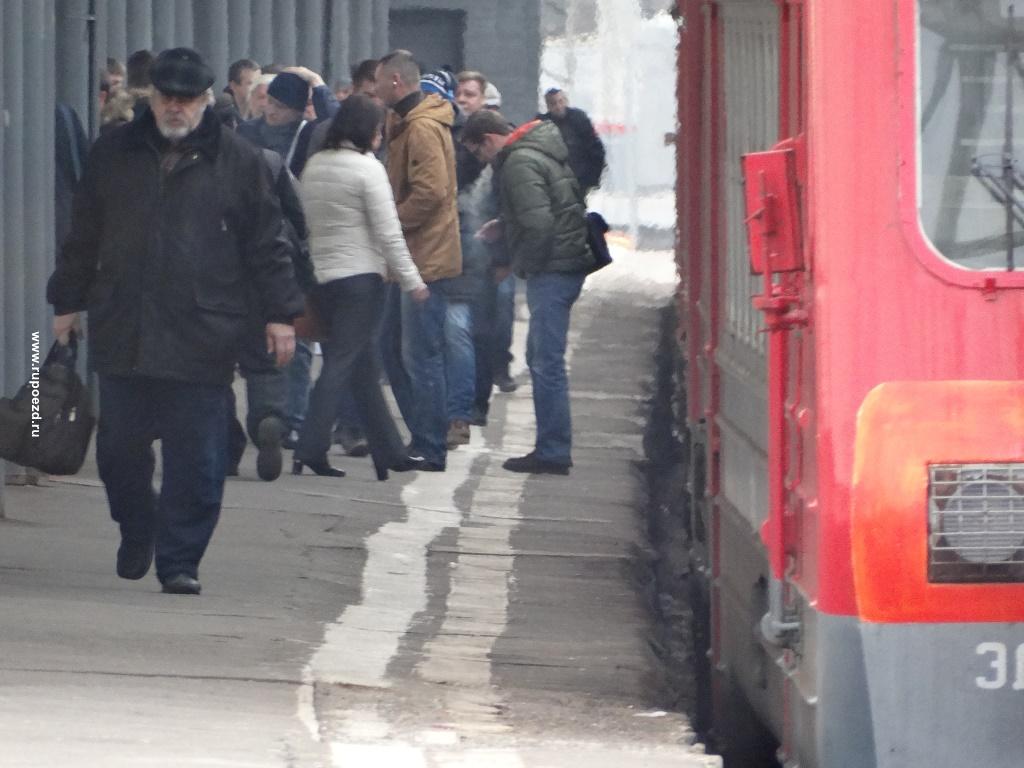 Электрички кутузовская серпухов сегодня. Текстильщики электричка. Электричка Весенняя Львовская. Москва Строитель электричка. Электричка Нахабино Текстильщики.