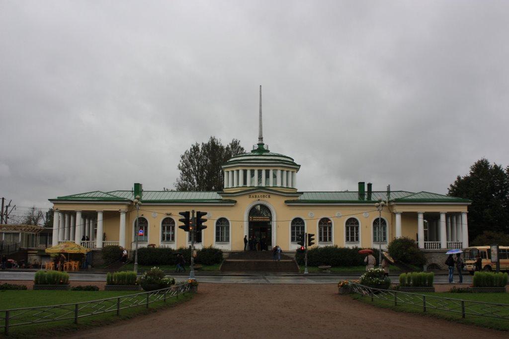 Электрички павловск спб. ЖД станция Павловск. Вокзал в Павловске СПБ. Пушкинский район Павловск вокзал.