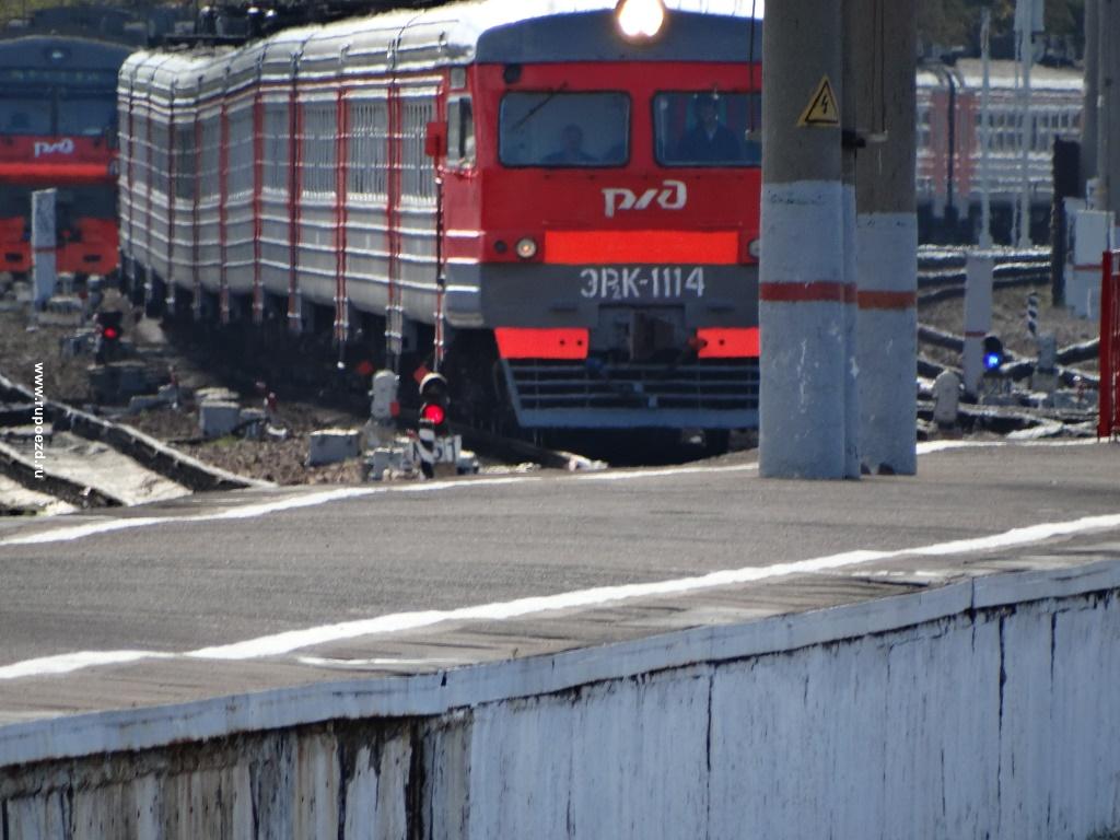 Москва ступино сегодня. Ступино электричка. Павелецкий вокзал Ступино. Электричка Ступино Москва Павелецкая станции. Электричка тесна Ступино.